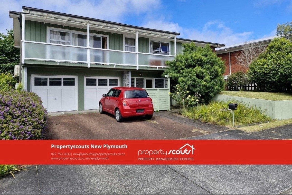 13 Longview Drive, Merrilands, New Plymouth - Carousel 1
