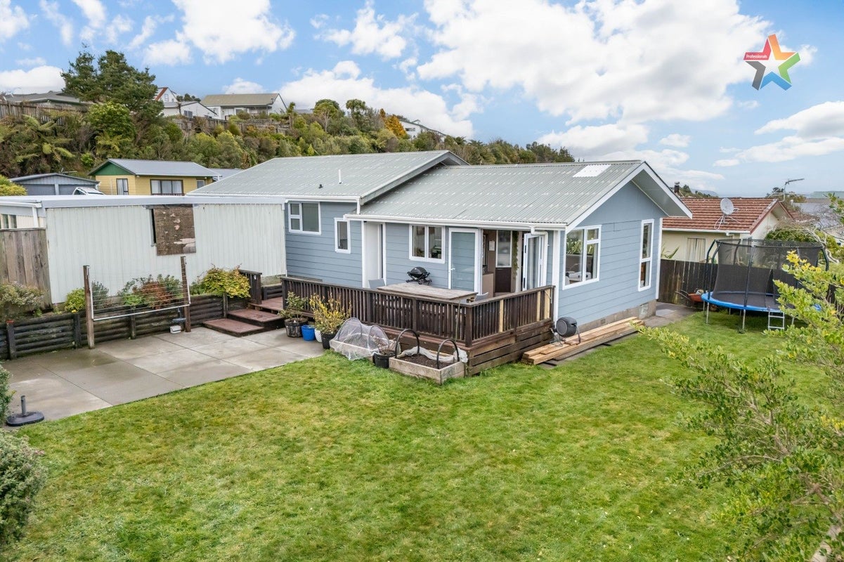 18 Tarras Grove, Kelson, Lower Hutt - Carousel 1