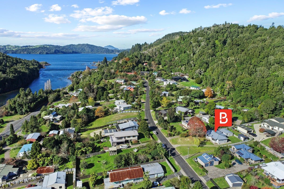 42 Oxford Road, Lake Rotoma - Carousel 1