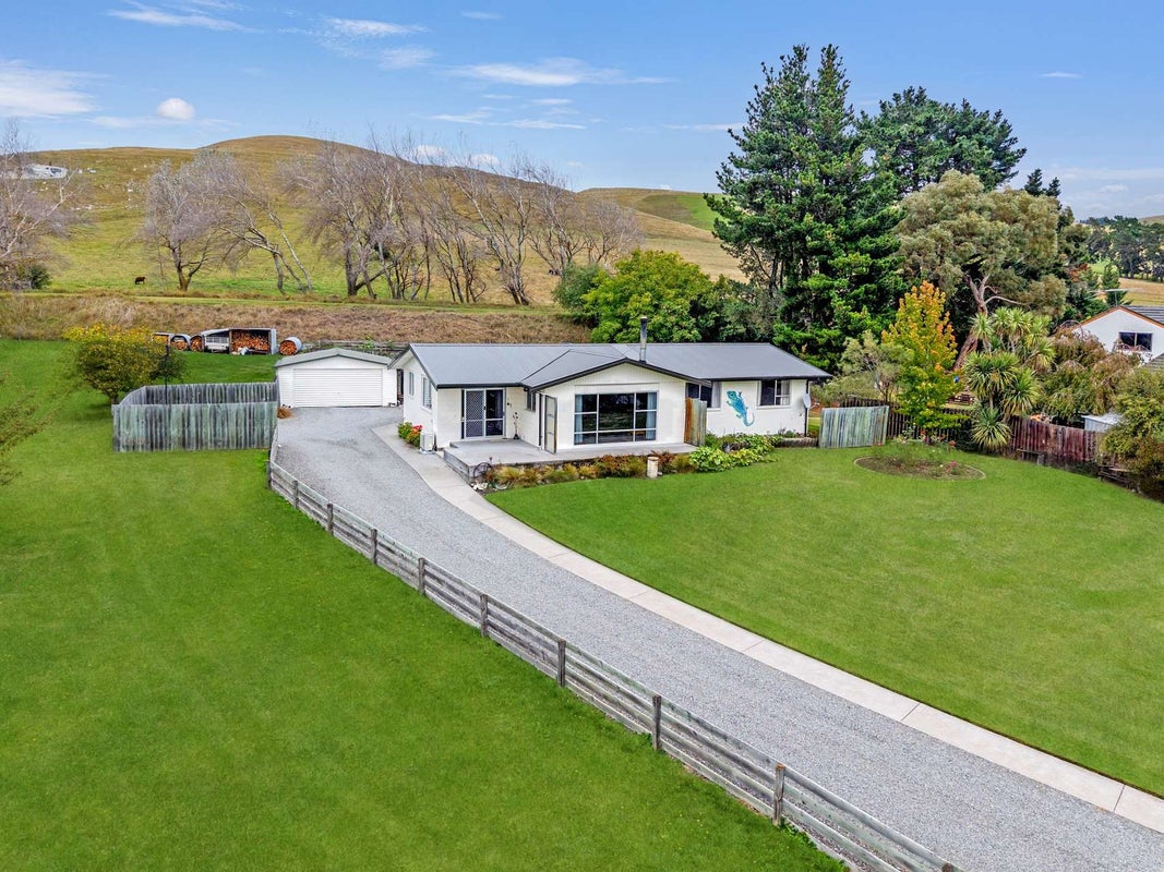 9 Denham Terrace, Waikari, Waikari - Carousel 1
