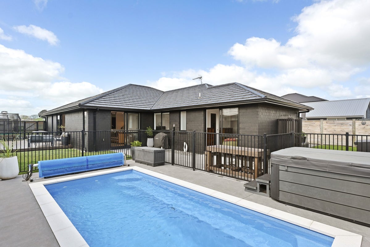 25 Kimbrae Drive, Rototuna North, Hamilton - Carousel 2