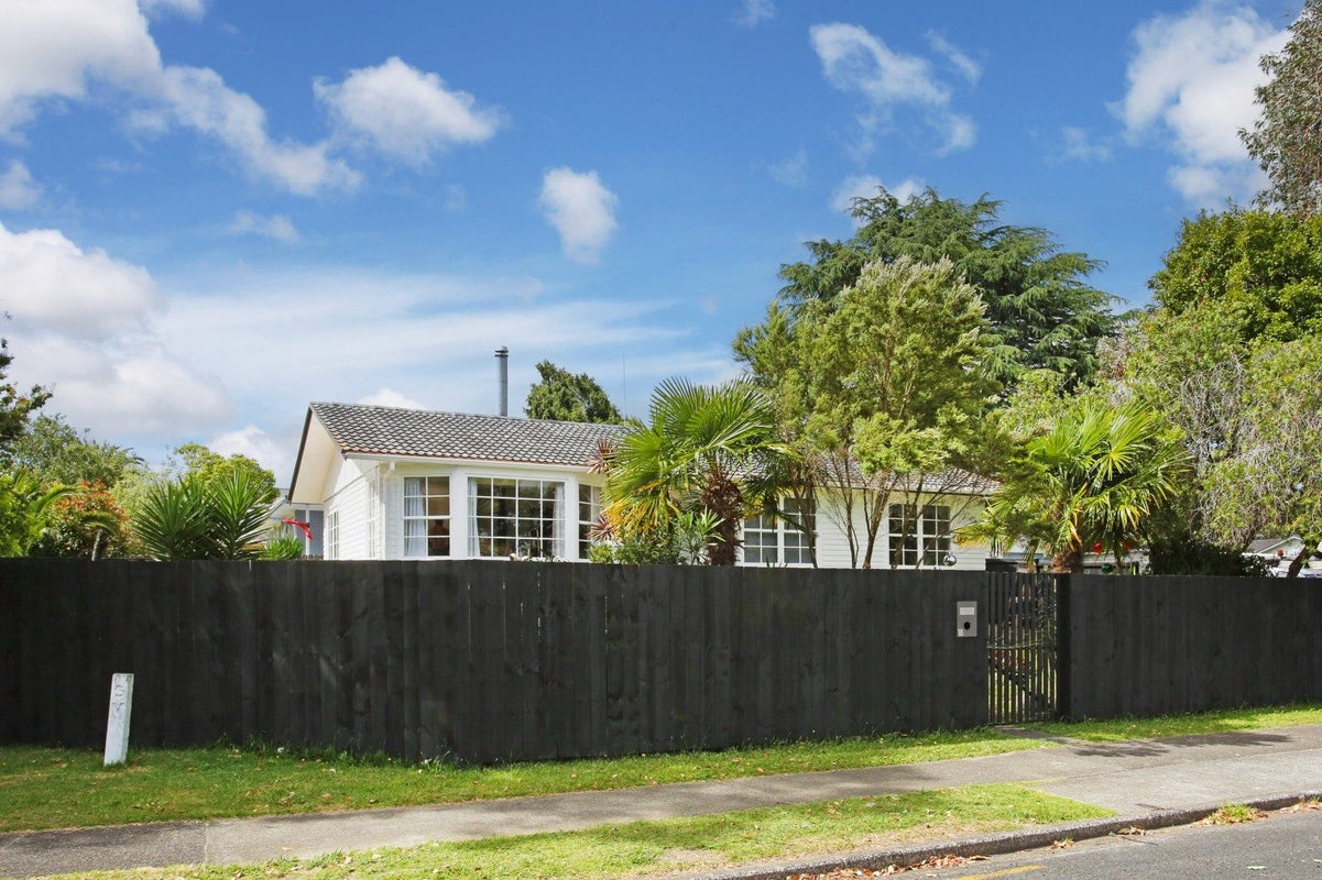 18 Burbank Avenue, Manurewa, Auckland - Carousel 1