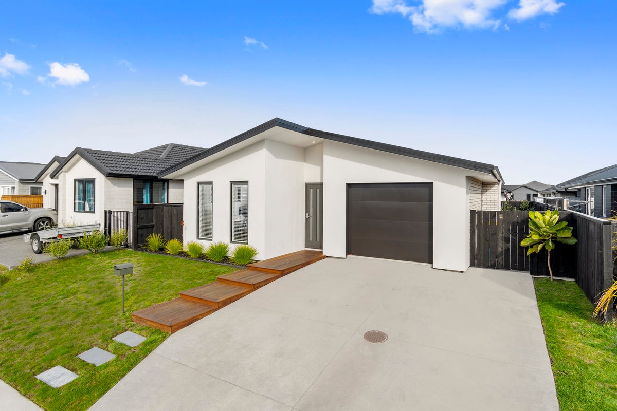 12 TE WHARO DRIVE - Carousel 1