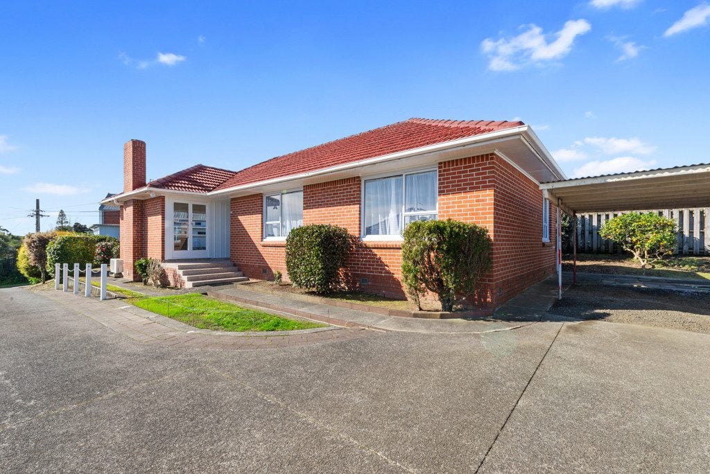 27 View Road, Henderson, Auckland - Carousel 1