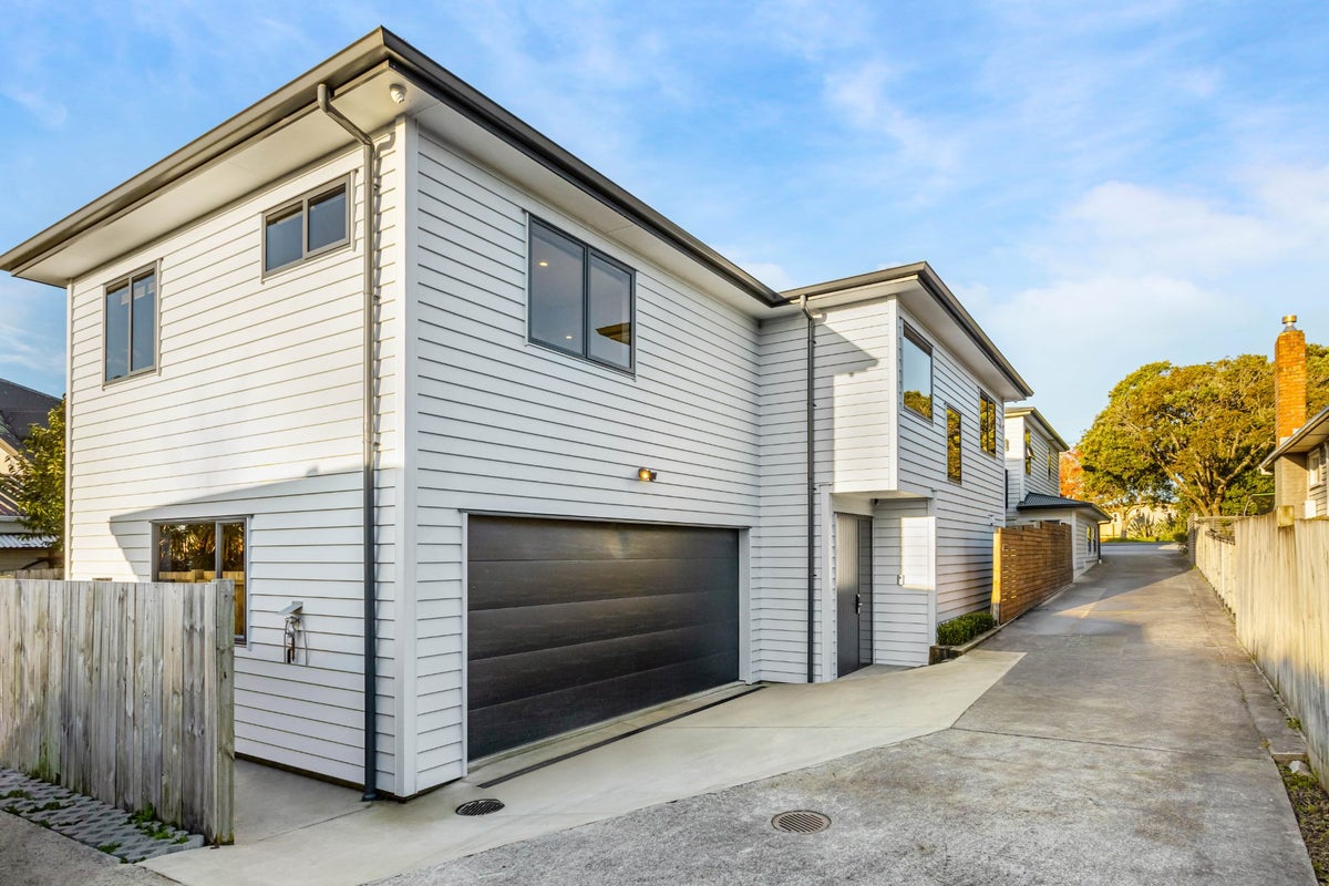 49B Matipo Road, Te Atatu Peninsula, Auckland - Carousel 1