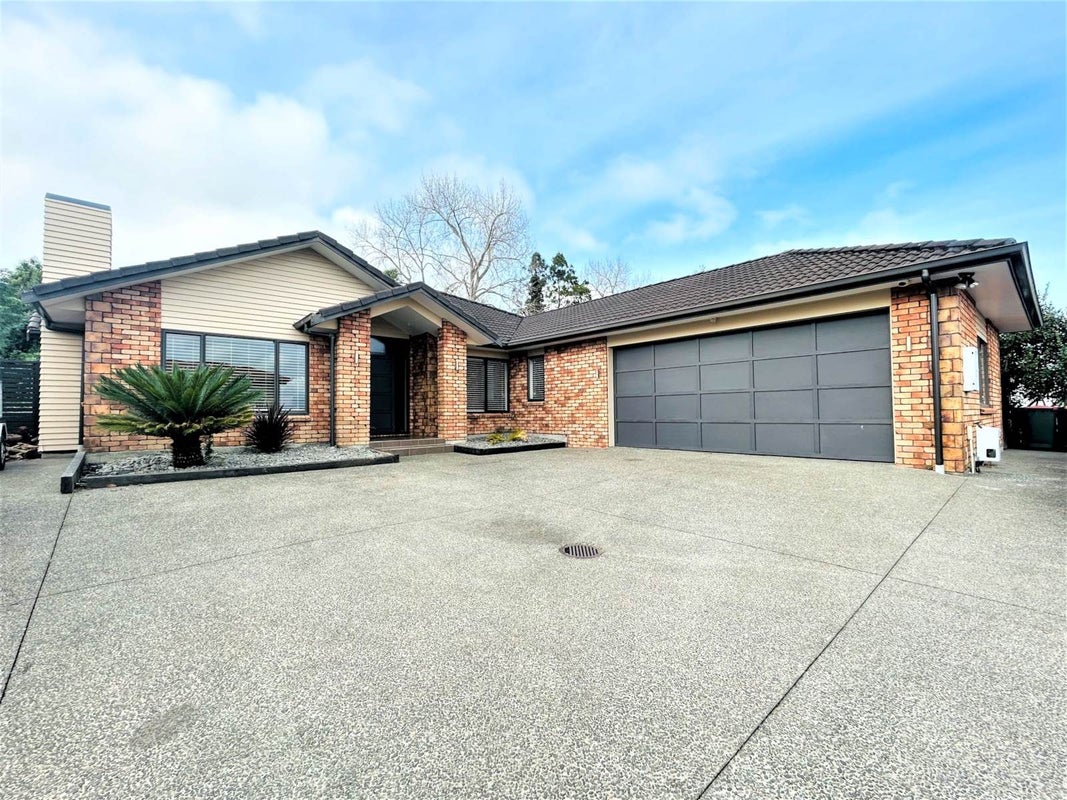 15 Willowbank Close, East Tamaki Heights, Auckland - Carousel 1