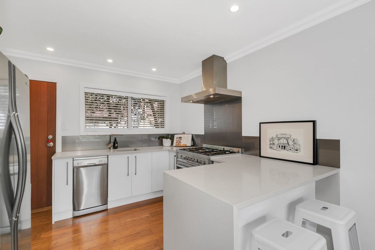 6/6 Miro Street, New Lynn, Auckland - Carousel 2