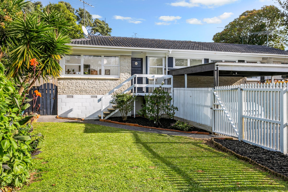 1/8 Anson Place, St Johns, Auckland - Carousel 1