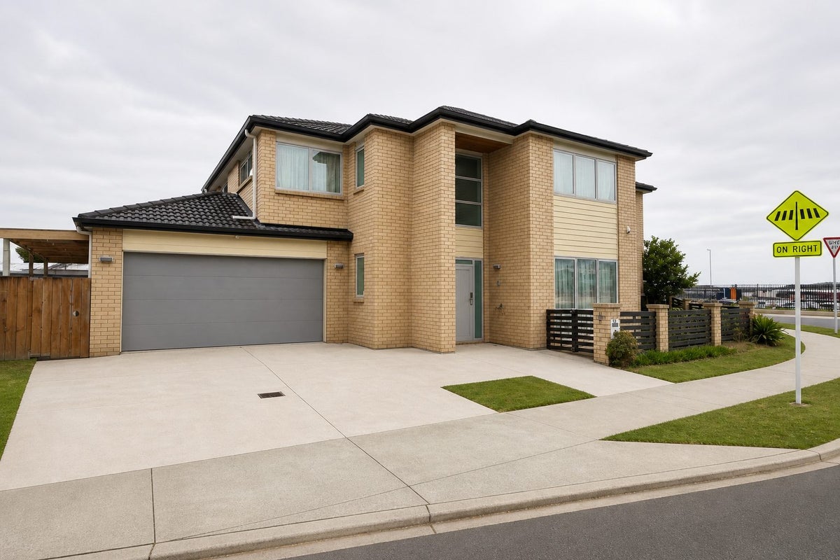 51 Kerrykeel Drive, Flat Bush, Auckland - Carousel 1