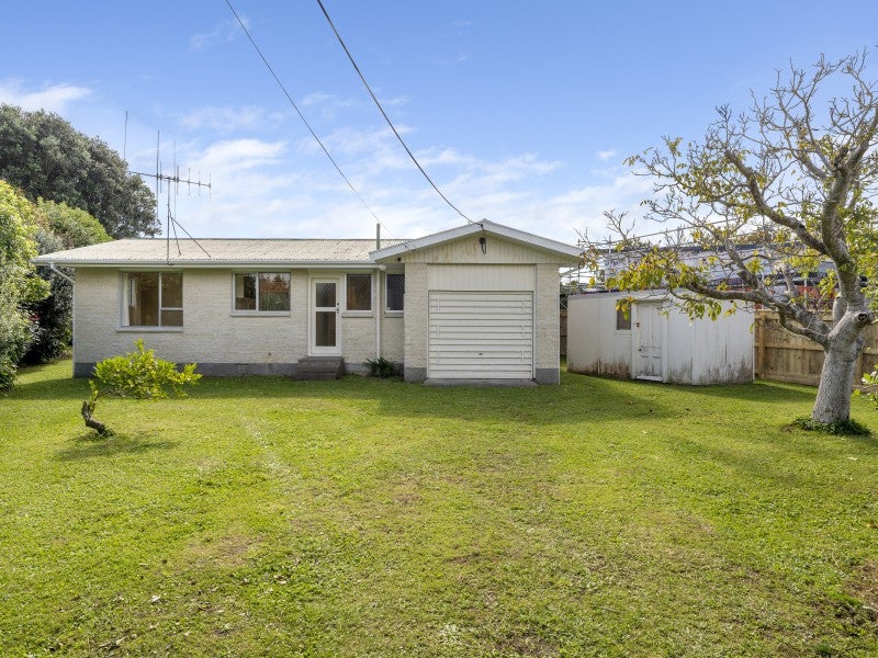 15 Old Coach Road South, Ōtaki Beach, Ōtaki - Carousel 1