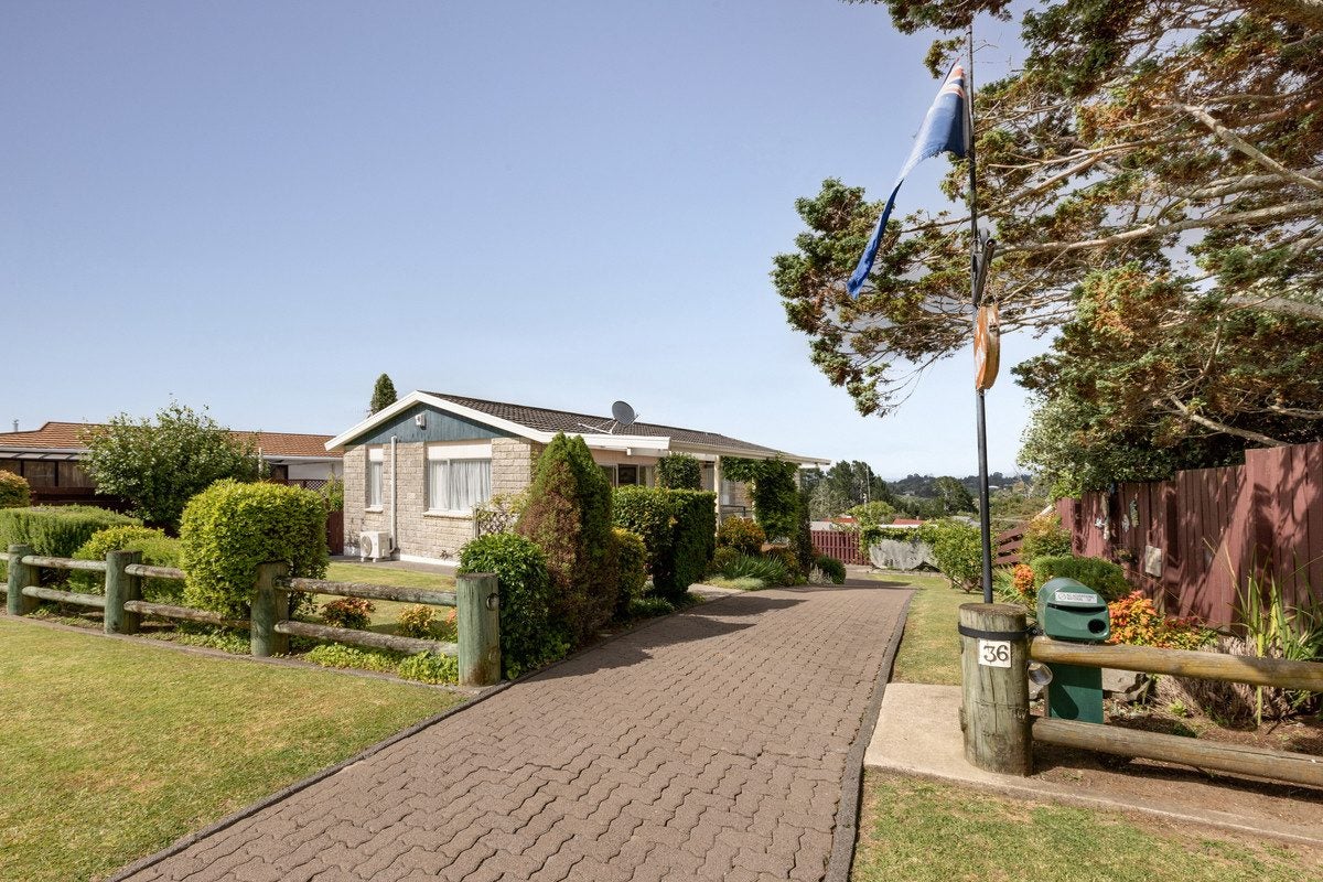36 Townhead Crescent, Bethlehem, Tauranga - Carousel 1