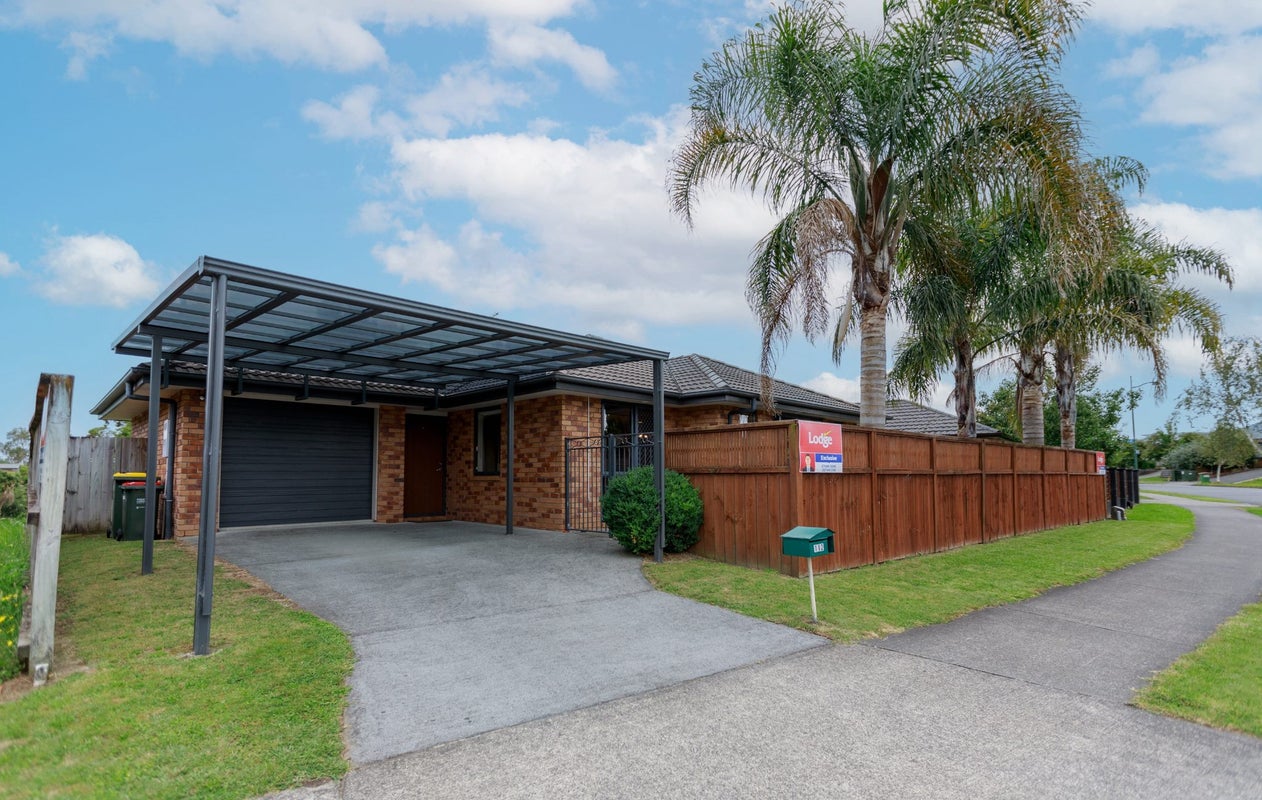 112 St James Drive, Huntington, Hamilton - Carousel 1