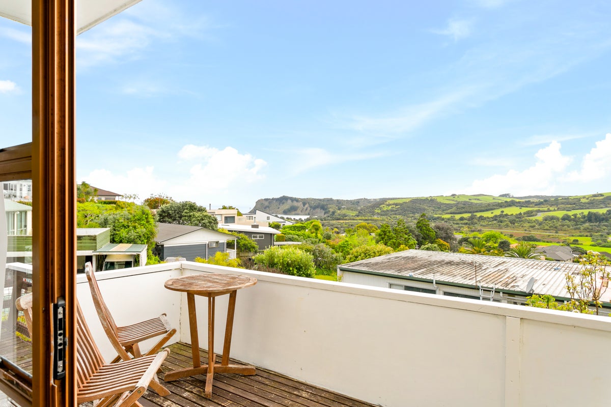 39A Everard Avenue, Army Bay, Whangaparaoa - Carousel 1