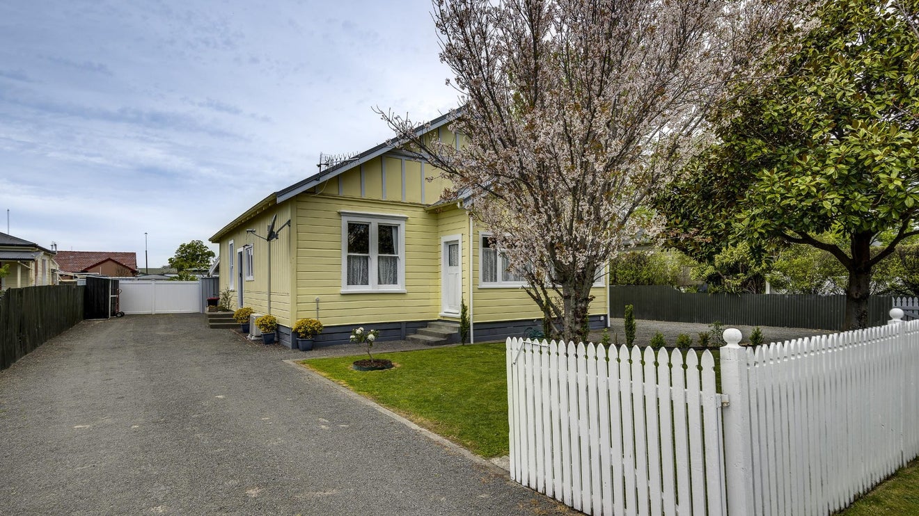 809 Eaton Road, Saint Leonards, Hastings - Carousel 1