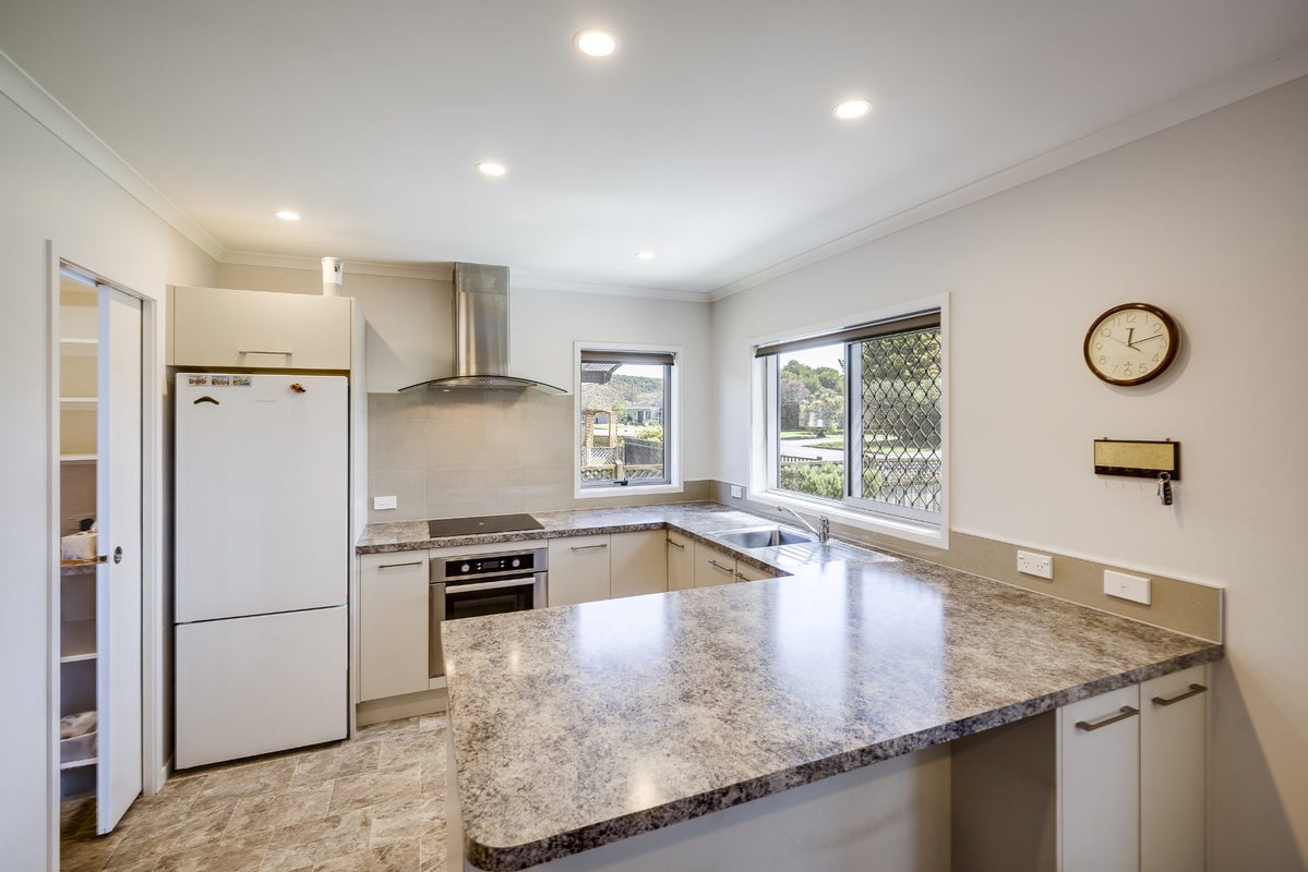 9 Gebbie Road, Taradale, Napier - Carousel 1