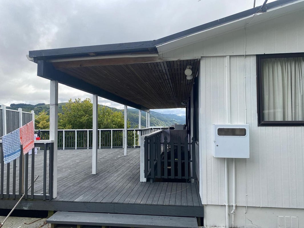 1 McManaway Grove, Stokes Valley, Lower Hutt - Carousel 24