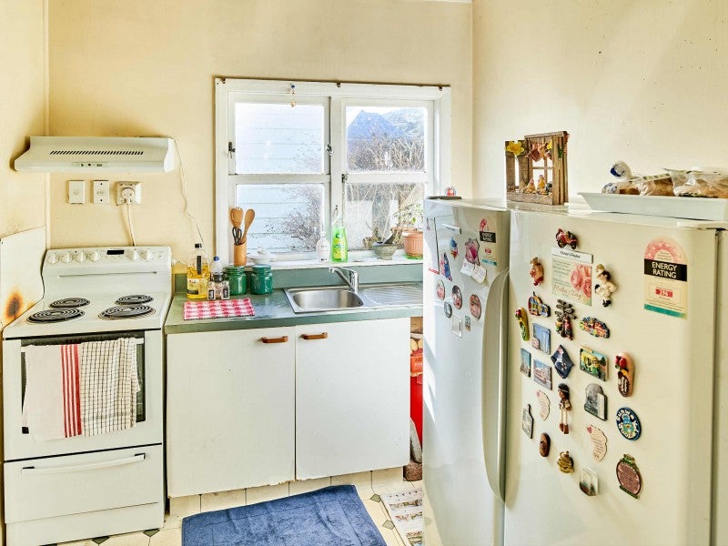 4 Cambridge Street, Tawa, Wellington - Carousel 2