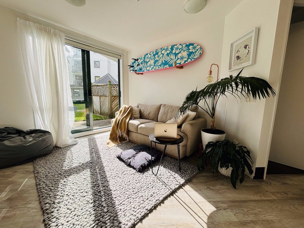 A6/13 Palm Grove, Berhampore, Wellington - Carousel 2