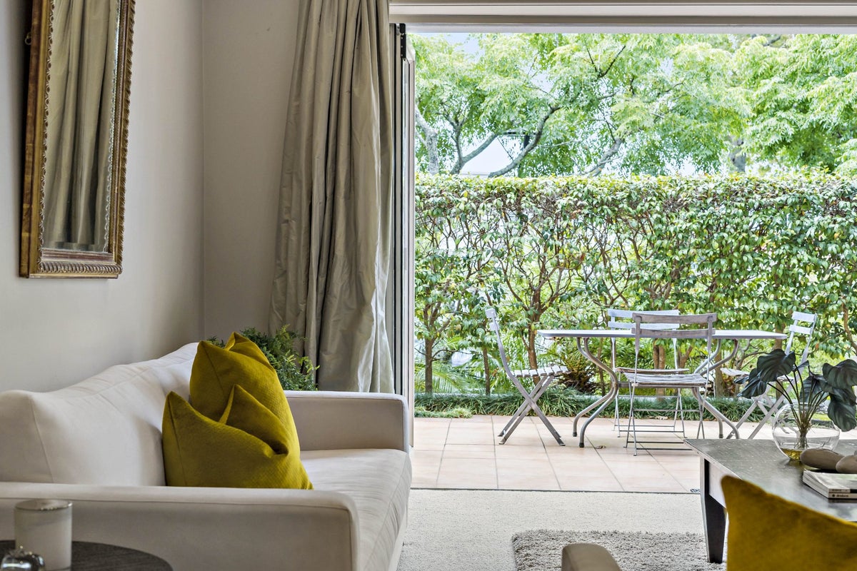 8 Joseph Banks Terrace, Remuera, Auckland - Carousel 1