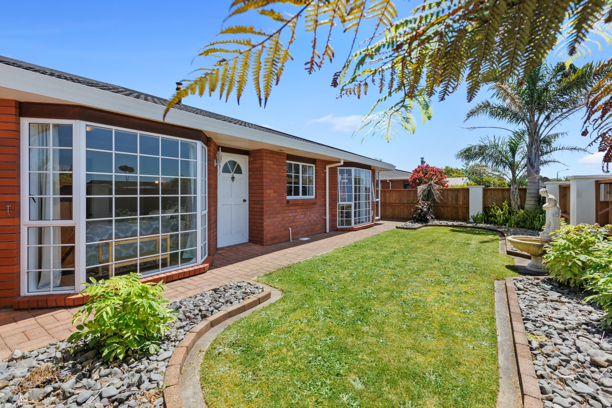 35 Heta Road, Highlands Park, New Plymouth - Carousel 1