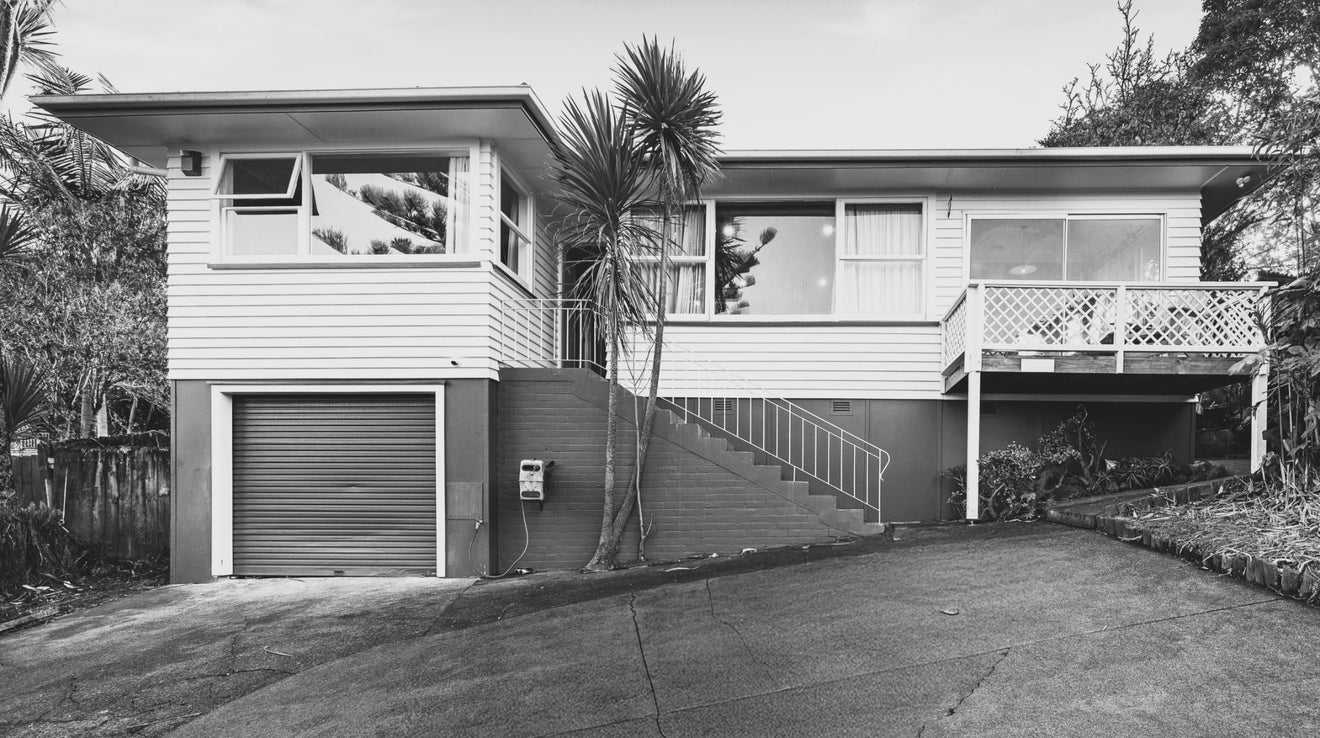 22 Thuja Street, Green Bay, Waitakere City, Auckland - Carousel 1