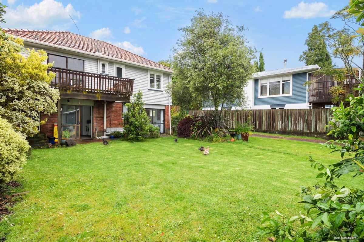 56 Fairmount Road, Titirangi, Auckland - Carousel 2