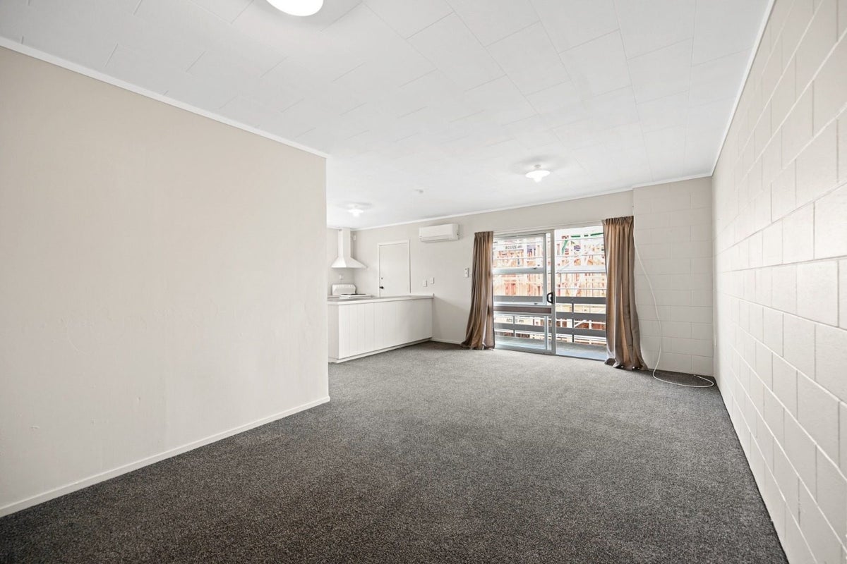 8/15 Coates Street, Hamilton East, Hamilton - Carousel 2