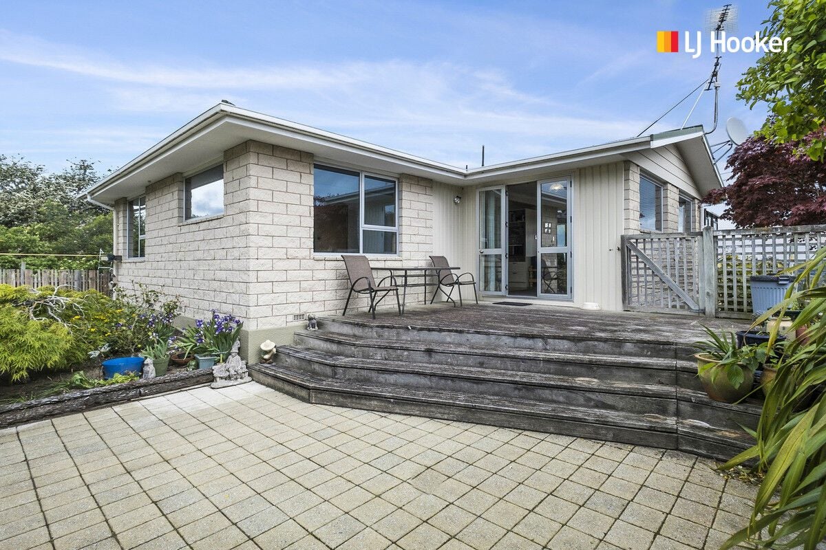 11 Abbeyhill Road, Pine Hill, Dunedin - Carousel 1
