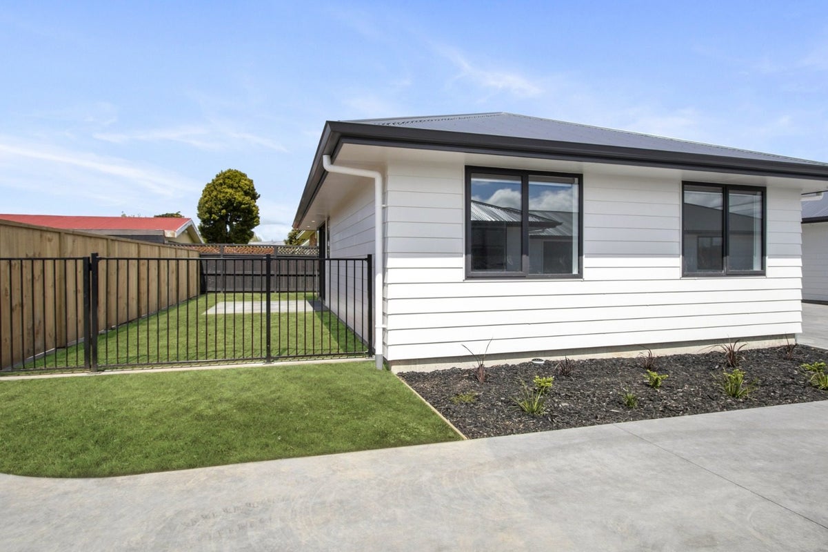 2/18 Betley Crescent, Fairview Downs, Hamilton - Carousel 2