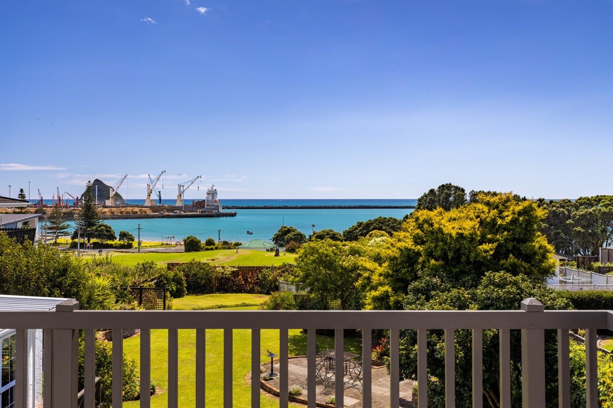 84 Whiteley Street, Moturoa, New Plymouth - Carousel 2