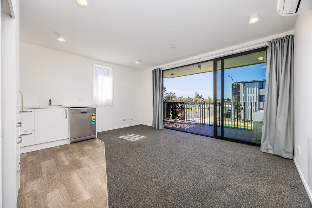 7/4 Ara Kataraina, Mangere, Auckland - Carousel 1