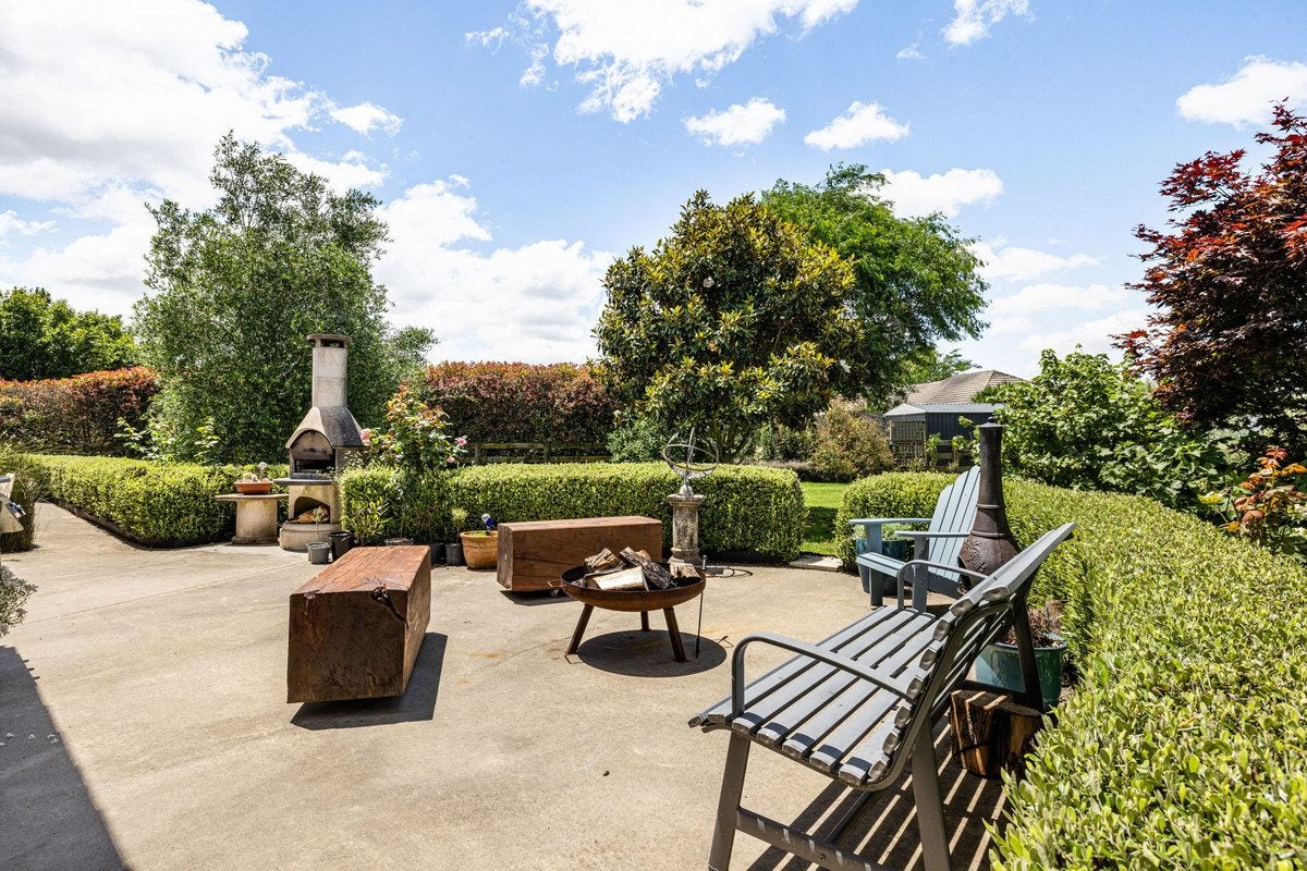 11 Shadbolt Drive, Leamington, Cambridge - Carousel 2