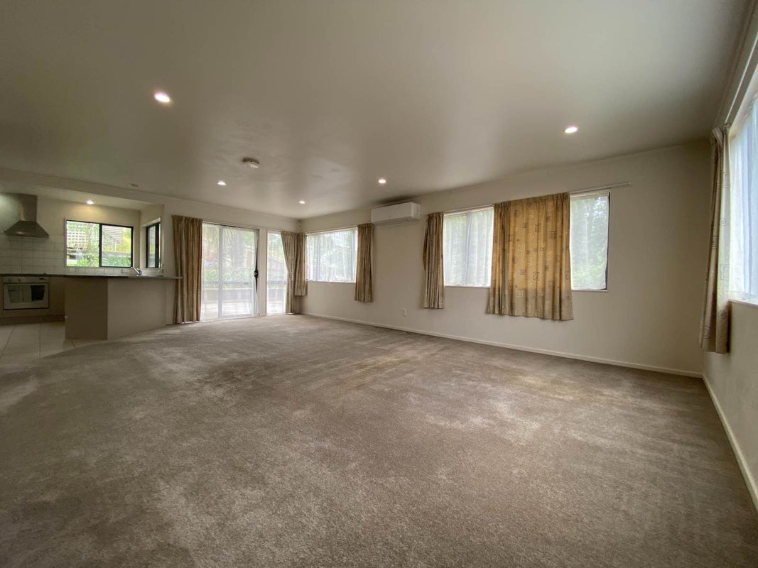 2/18 Jonathan Place, Sunnynook, Auckland - Carousel 2