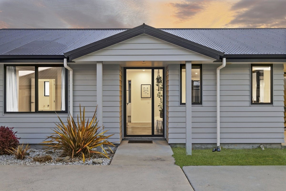 12 Hebbard Court, Albert Town, Wanaka - Carousel 1