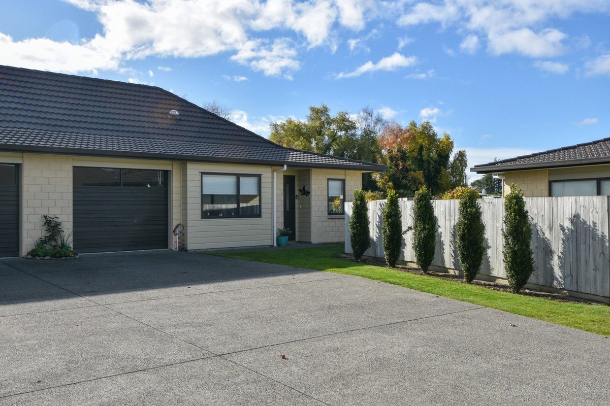75 Ashmore Park Road, Carterton, Carterton - Carousel 1