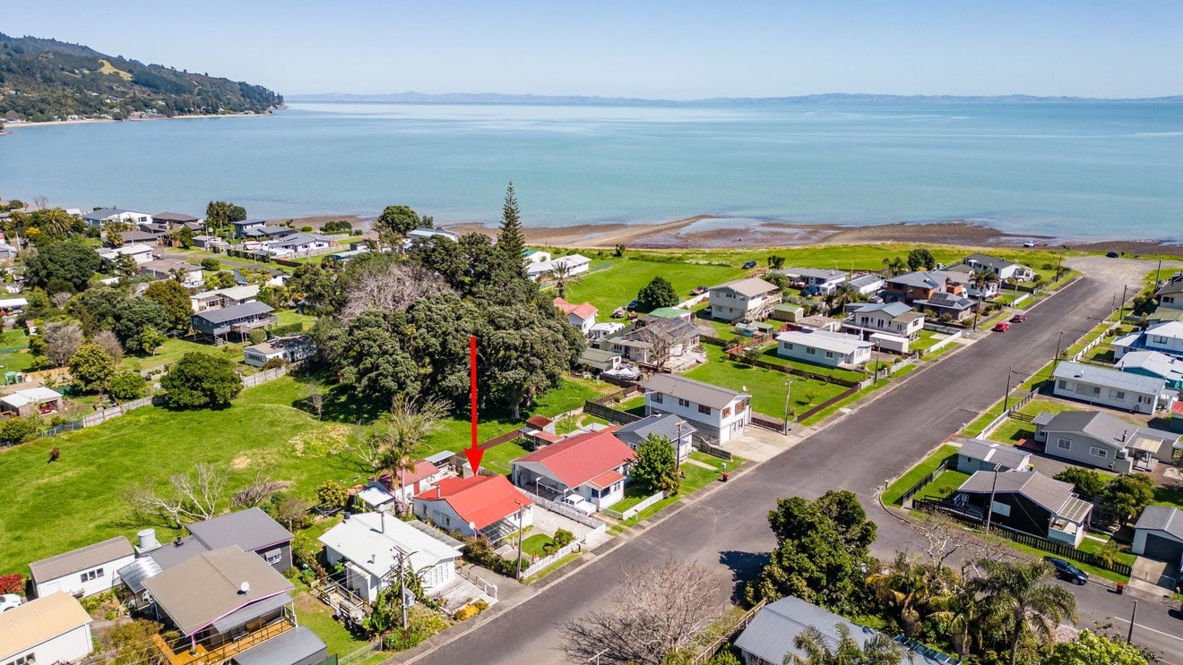 5 Aputa Avenue, Te Puru, Thames - Carousel 17