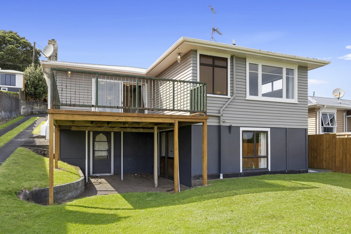 7 Mount View Place, Spotswood, New Plymouth - Carousel 1
