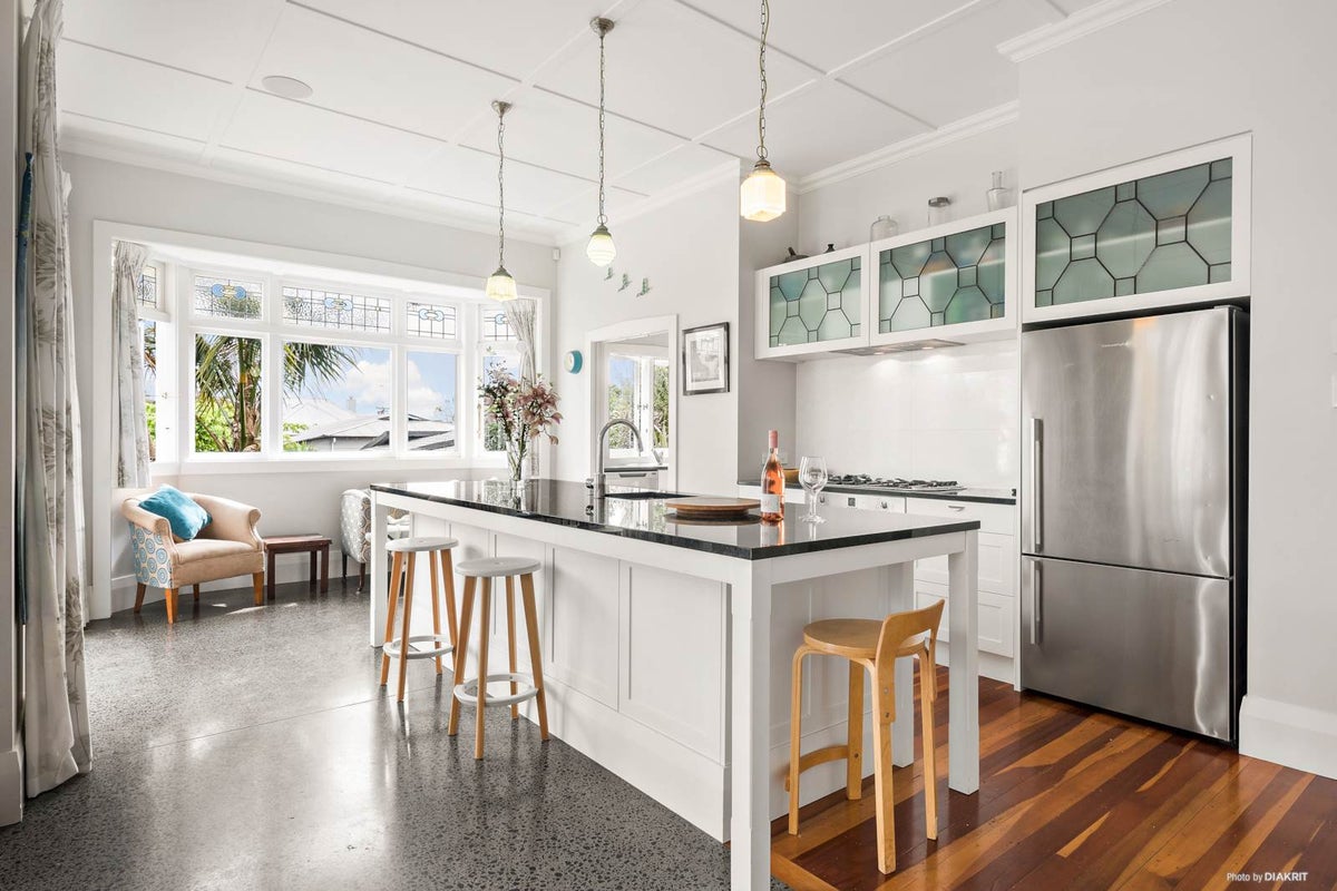 9 Seaview Avenue, Northcote, Auckland - Carousel 2