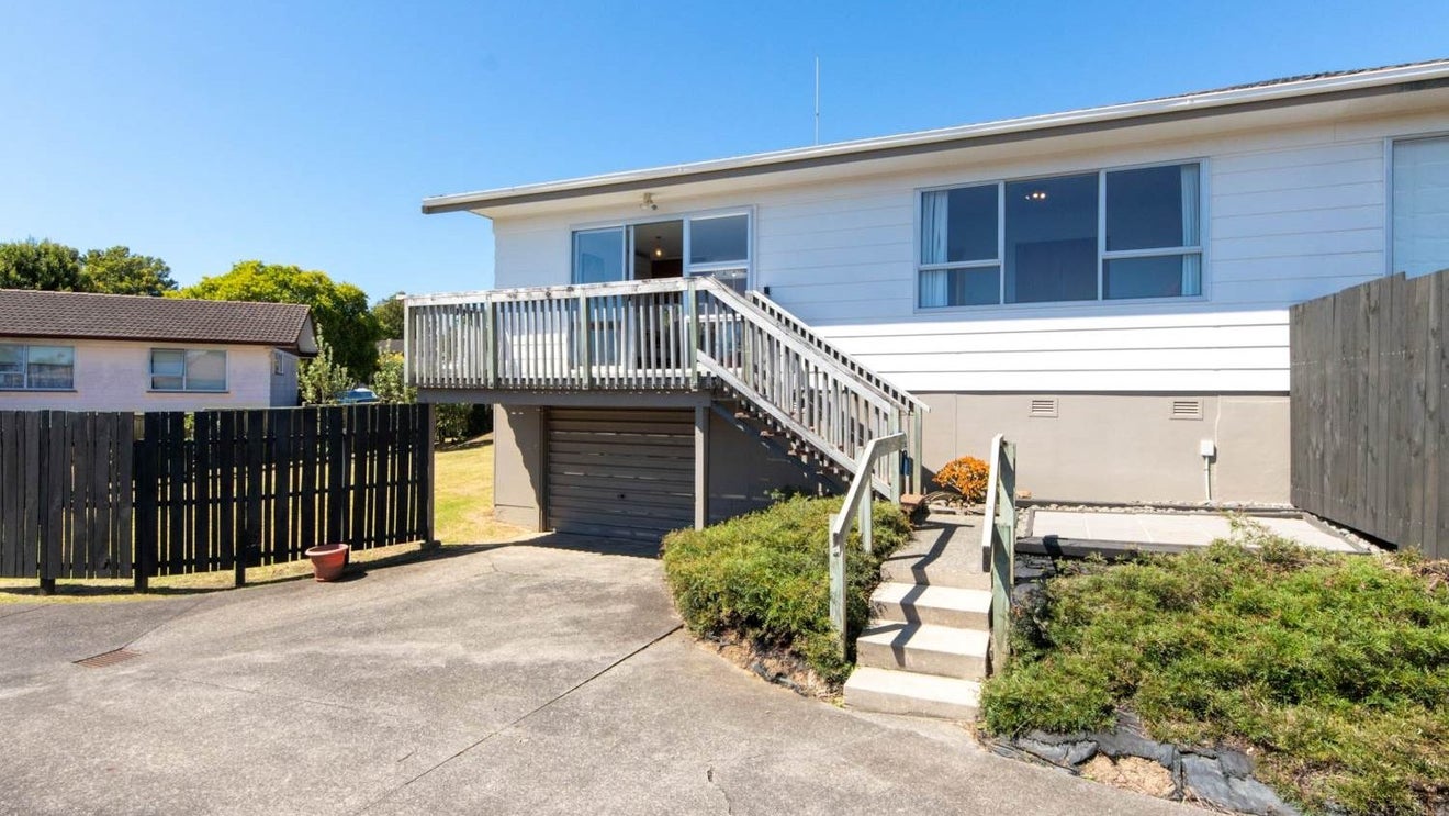 6A Benygloe Place, Highland Park, Auckland - Carousel 1