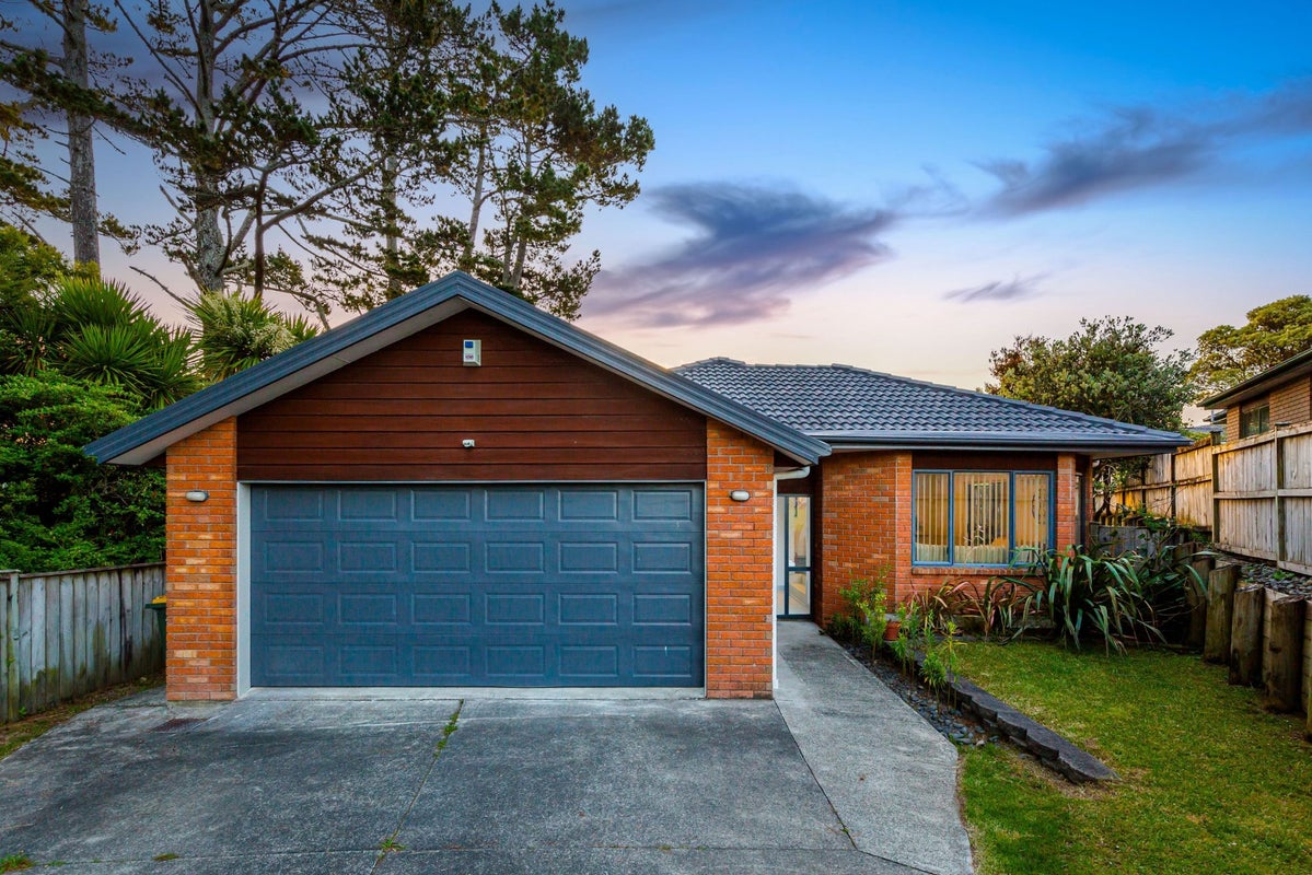 65 Helleur Road, Massey, Auckland - Carousel 1