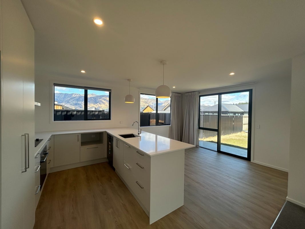 6 Barton Street, LAKE HAWEA - Carousel 2