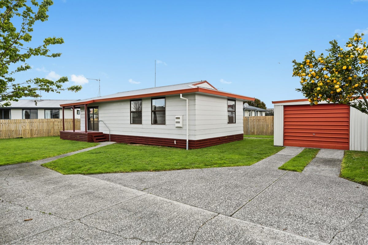 43B Lloyd Drive, Nawton, Hamilton - Carousel 1