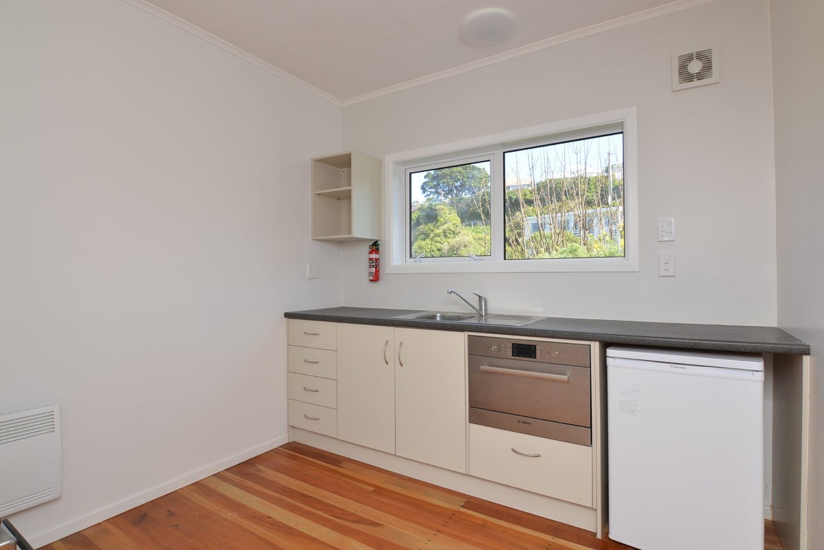 35 Seaview Terrace, Northland, Wellington - Carousel 2