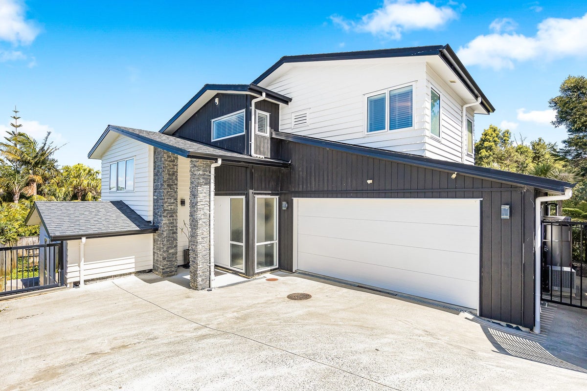 28 Shah Place, Glen Eden, Auckland - Carousel 1