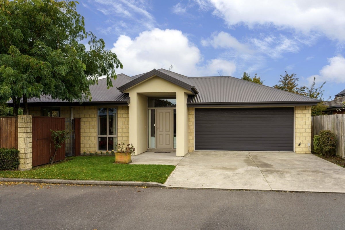 9 Scarlet Lane, Redwood, Christchurch - Carousel 1