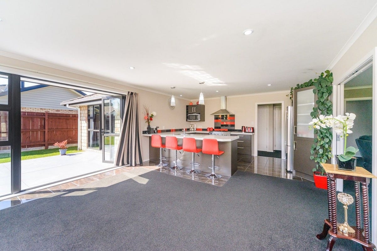 2A Galea Grove, Kelvin Grove, Palmerston North - Carousel 2