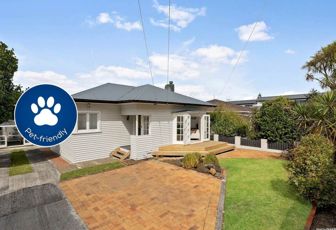 20 Alberta Street, Point Chevalier, Auckland - Carousel 1