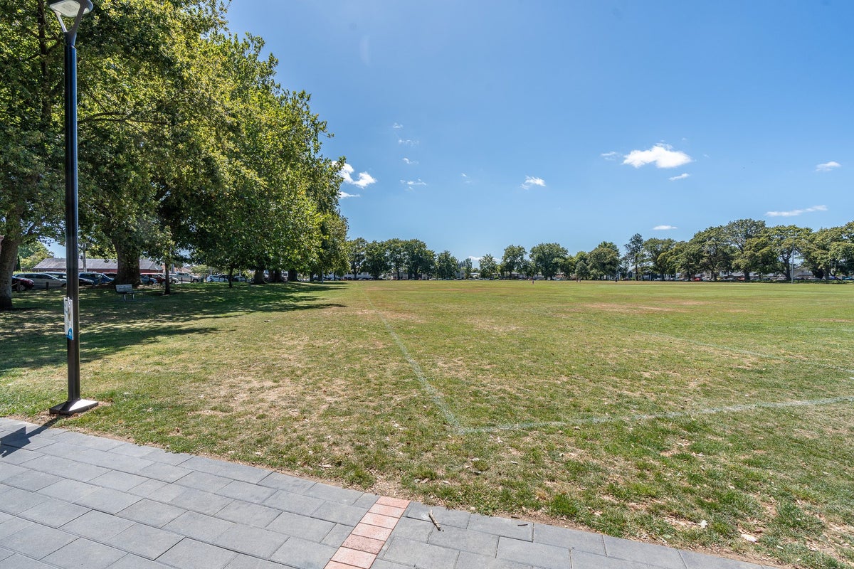 29B Cook Street, Hamilton East, Hamilton - Carousel 25