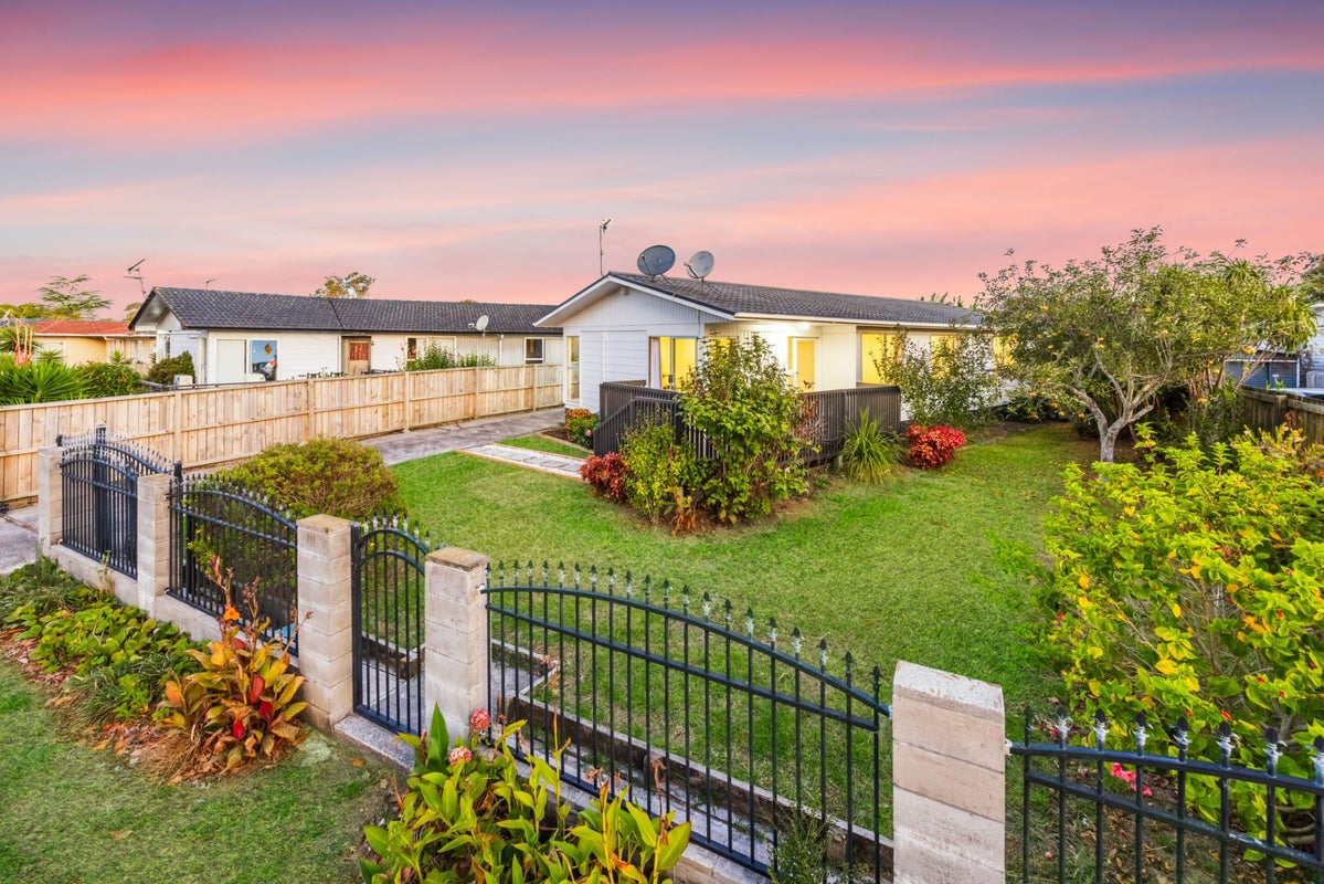 10 Chantelle Place, Papatoetoe, Auckland - Carousel 1