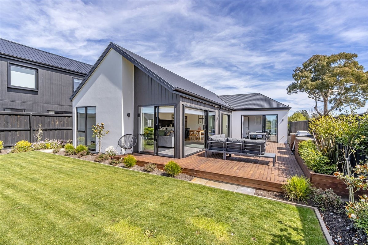 6 Kirby Lane, Casebrook, Christchurch - Carousel 1